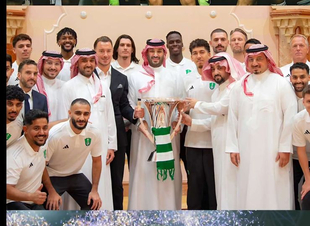 ولي العهد يلتقي أبطال النخبة الآسيوية وزير الرياضة ورئيس اتحاد القدم وإدارة ولاعبي الأهلي